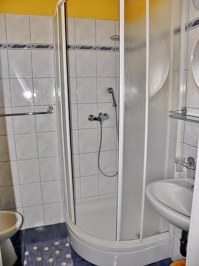 Alemka Apartamento Banjol Exterior foto