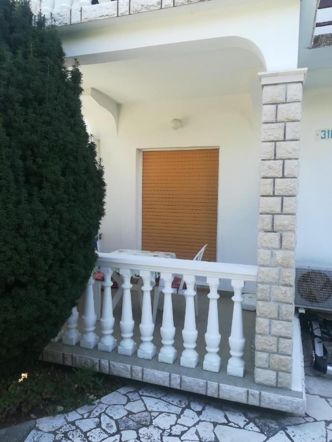 Alemka Apartamento Banjol Exterior foto